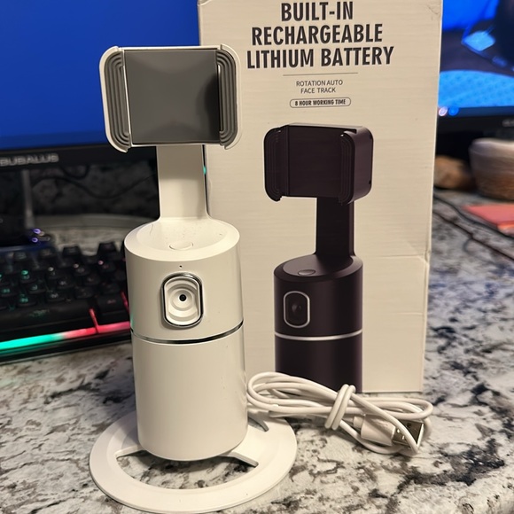 Brand New face tracking phone holder. - Picture 2 of 3